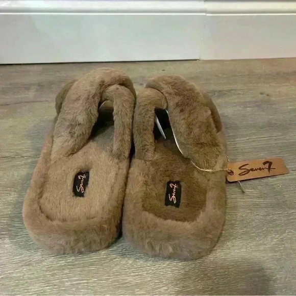 NIB Seven7 Tan Beige Brown Kiki Fuzzy Soft Slipper Sandals Women’s Size 11 - Picture 4 of 6